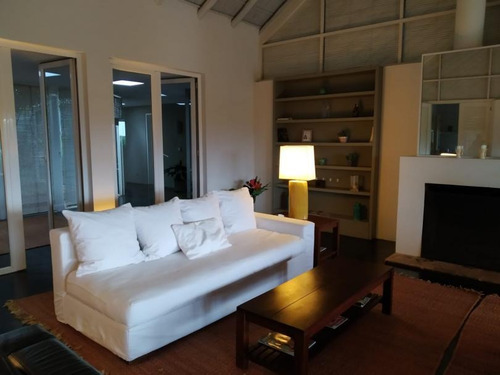 Espectacular Casa A Metros Del Puente De La Barra