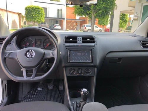 Imagen 8 de 15 de Volkswagen Vento 2018 Confortline Impecable
