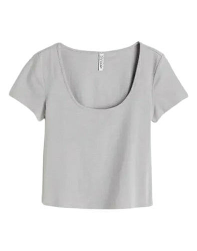 Remera H&m. Gris. Escote Pronunciado