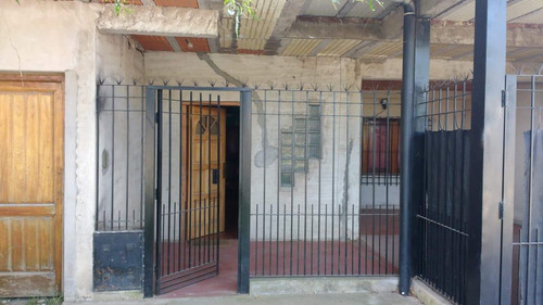 Casa Venta 4 Dormitorios 3 Baños 2 Cocheras 1 Patio Y Parrilla 500 Mts 2 Totales - Los Hornos
