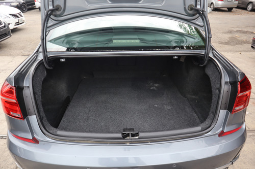 Volkswagen Passat 2.5 Tiptronic Highline At
