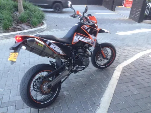 Supermotard Lc4 640 Prestige, Full System Doble Akrapovic