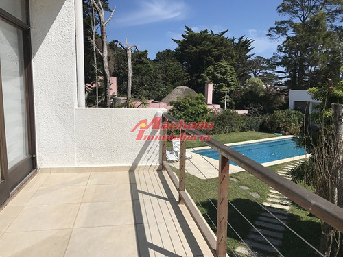 Casa En Mansa 4 Dormitorios Con Piscina Y Barbacoa- Ref: 5471