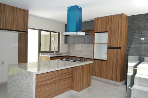 Casa Con Recámara En Planta Baja, Para Estrenar, Argenta Residencial En Zapopan
