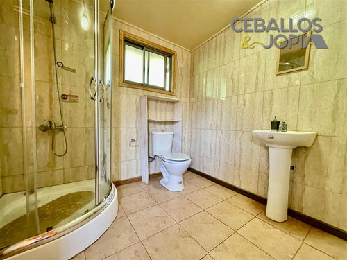 Casa En Venta De 4 Dorm. En Olmué