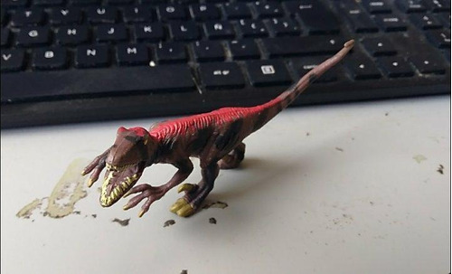 Hasbro Jurassic Park Mini Velociraptor 10 Cms
