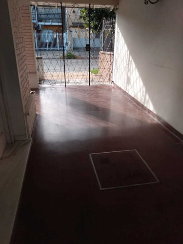 Imagen 4 de 14 de Chalet Tipo Colonial De 4 Ambientes Con Cochera Al Frente