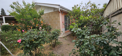 Casa Paradero 12. 3 Dormitorios, 1 Baño, Estacionamientos.