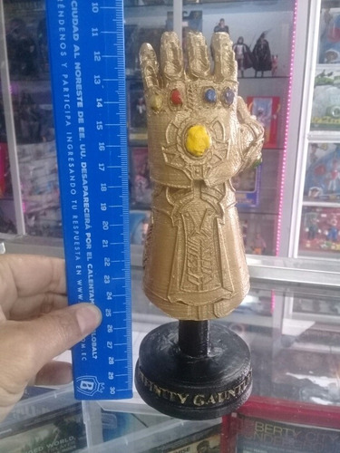 Imagen 3 de 3 de Guantelete Advengers Hecho En Resina De Coleccion