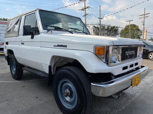 Toyota Land Cruiser Fj73