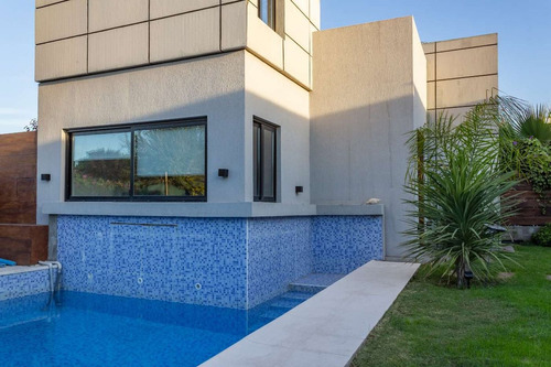 Importante Casa Apta Crédito Barrio Villa Atilia