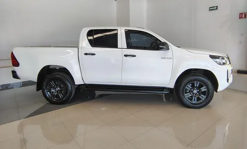 Toyota Hilux 2.7 SR Doble Cabina Mt