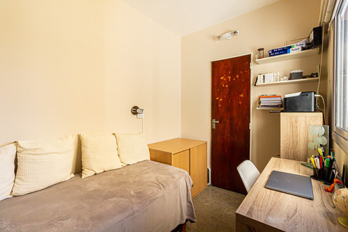 Venta. Tres Ambientes Con Dependencia. Barracas.