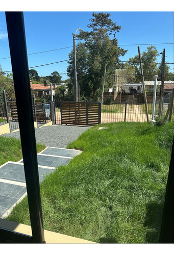 Venta Casa 3 Dormitorios Lomas De Solymar A Estrenar Hermosa Ph Próxima A La Rambla Costanera Y Tuyuti. Zona De Servicios, Locomoción, Centro De Estudios, Etc. Imperdible Opción.