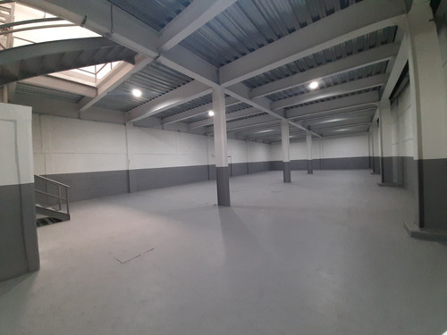 Imagen 4 de 11 de Bodega Con Oficinas Dentro De Parque A 200 Metros Del Metro