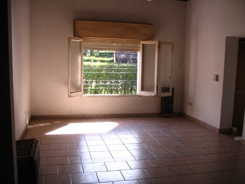 Imagen 5 de 5 de Casa En Burzaco, Con 3 Dormitorios. Sobre 1500 M2