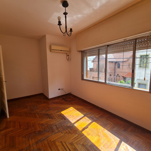 Departamento Tipo Ph 1 Piso Por Escalera Con Terraza Y Patio