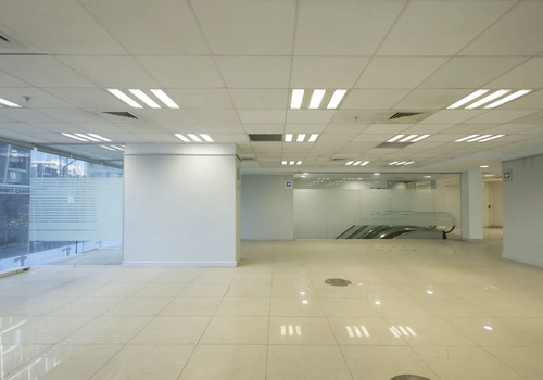 Excelente Local Con Alto Flujo Peatonal El Golf Las Condes