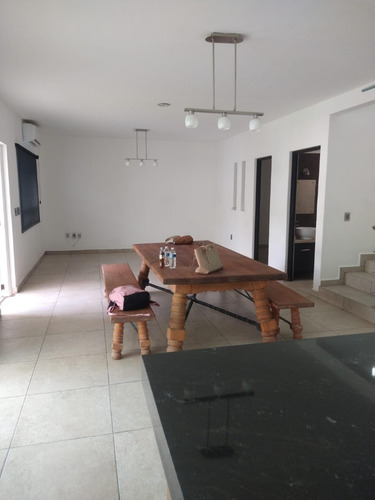 Se Vende Casa Sola, En Lomas De Cuernavaca, Moderna, Amplia, Iluminada, Jardín Y Alberca