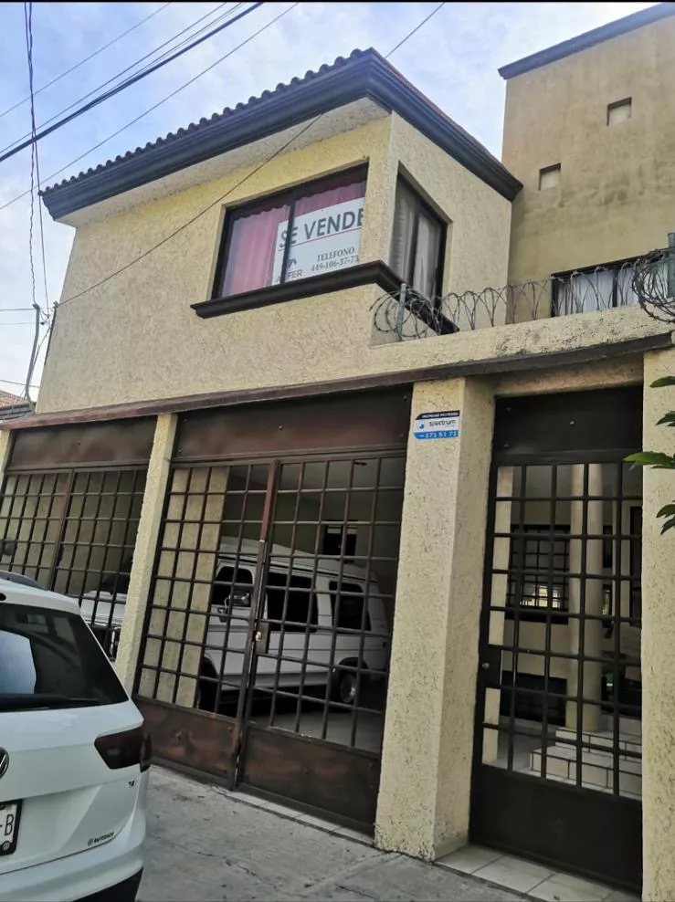 Venta De Casa Excelente Ubicación!!! Muy Amplia, Muy Buena Iluminación Y Excelentes Espacios!!