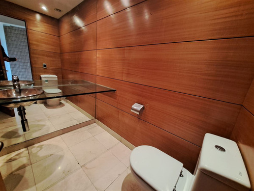 Departamento Tipo Townhouse En Venta De 5 Dorm. En Vitacura