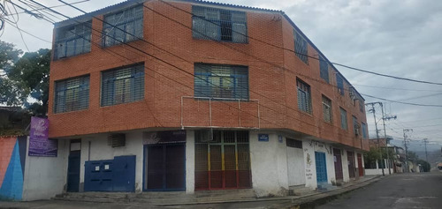 Local 67 M2 Calle Urdaneta, Guatire