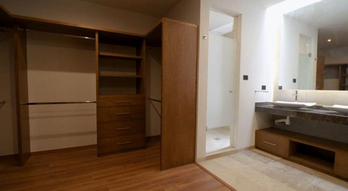 Residencia En Venta En Fraccionamiento Exclusivo Sierra Azúl, San Luis Potosí