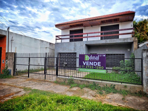 Imagen 2 de 24 de Casa 4 Ambientes Con Cochera En Venta