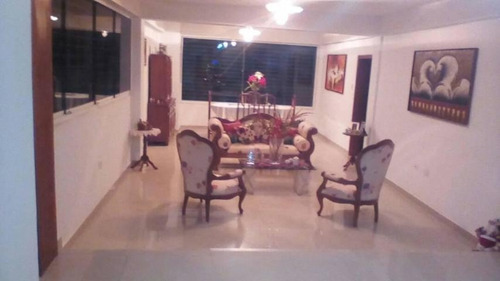 Imagen 4 de 30 de Casa En Venta En Colinas De Santa Rosa Este De Barquisimeto Lara, (0.4.2.4.5.9.3.7.5.4.2)/ Código: 21-11609, Rent-a-house Centro Occidente Mls, Cuenta Con 5 Habitaciones, 7 Baños, 626 Mts2