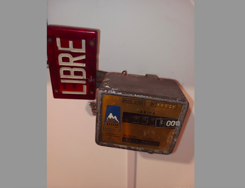 Reloj Taxi Banderita Impecable Funcionando A 220
