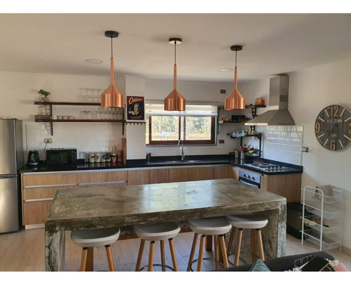 Vende Casa Entre Algarrobo Y El Quisco, De 4 Dormitorios Y 3