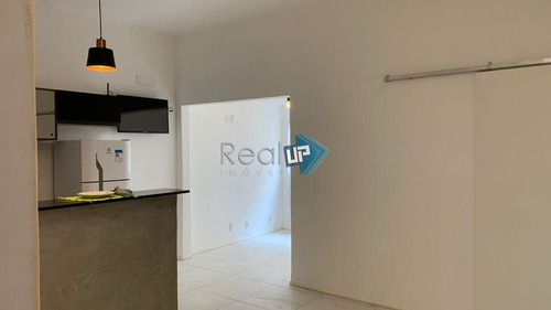 Imagem 3 de 23 de Ótimo Apartamento No Leme De 32m² - 7468