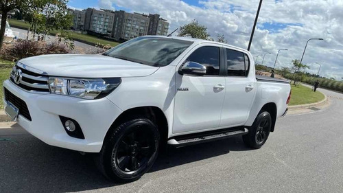 Toyota Hilux 2.8 Cd Srv 177cv 4x4 At 2016