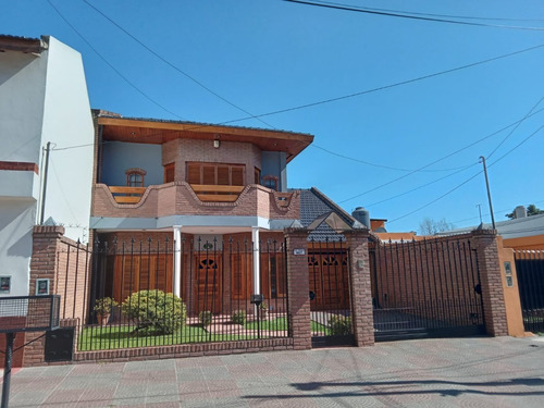 Excelente Casa 4 Ambientes Con Parque Y Pileta!! Ahora U$d 249.000!!