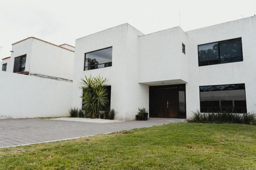 En Venta Hermosa Residencia En Jurica, 6 Recamaras, Estacion