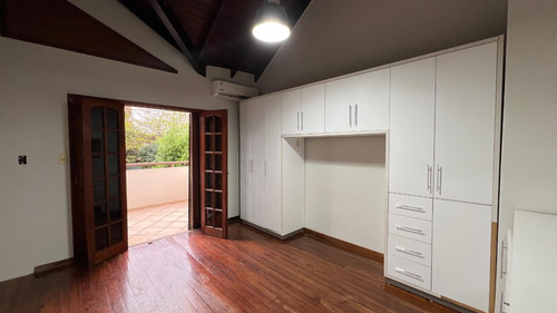 Alquilo Casa Con Piscina En Pleno Centro De Encarnación: 5 Habitaciones Y 4 Baños