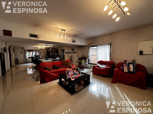 Casa En Venta 5 Ambientes, Morón