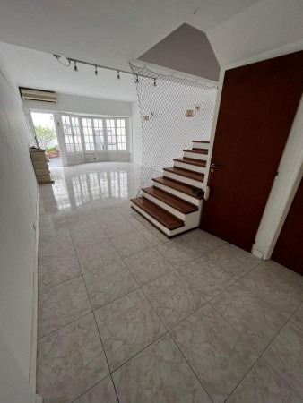 Imagen 5 de 29 de Hermosa Casa Tipo Ph 5 Amb Con Patio Y Parrilla En Flores