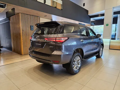 Toyota Fortuner 2.8 Diesel Srv 4X2 At