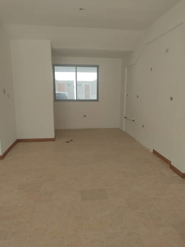 Imagen 2 de 12 de Townhouse En Obra Blanca En Santa Cruz, San Diego Con Pozo
