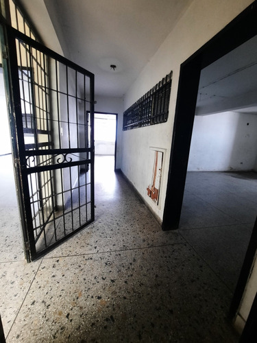 Yannet Inmuebles Vende Edificio Mas Local En Av Las Ferias