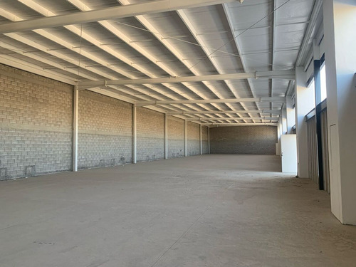 Se Renta Local Comercial Plaza Del Lago, Corregidora