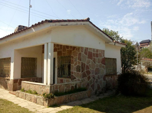 Casa En Venta - 4 Dormitorios 3 Baños - Cochera - 540mts2 - Río Ceballos, Córdoba