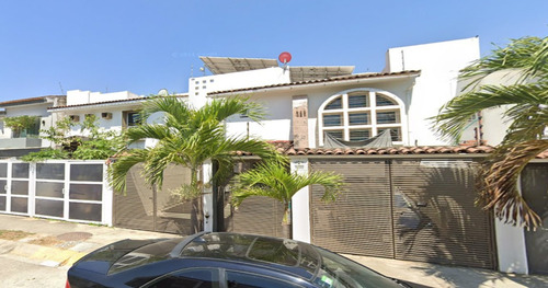 Casa 3 Recamaras, 2 Estacionamientos, 2.5 Baños.