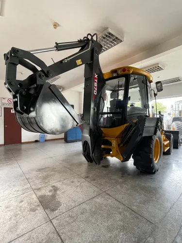 Retroexcavadora Xt870 Cmg