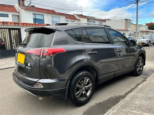 Toyota RAV4 2.0 Street