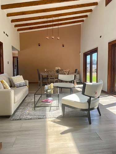 Parcela Con Moderna Casa Los Riscos Pucón