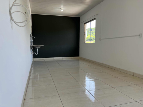 Kitnet Com 1 Quarto E 1 Banheiro