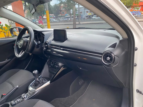 Mazda 2 Sedan 1.5 Touring Sedan