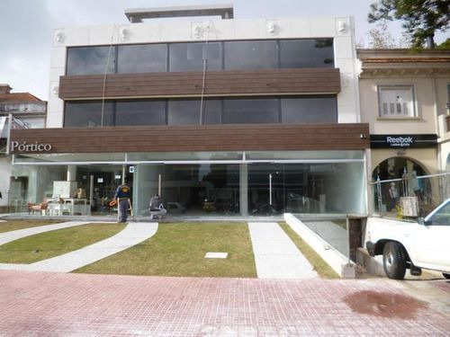 Venta Gran Local Comercial Sobre Arocena